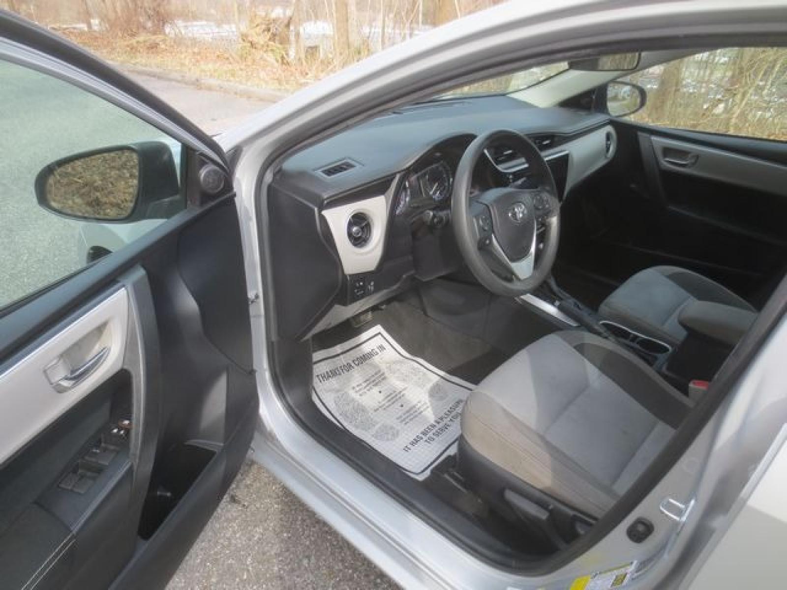 2019 Silver /Gray Toyota Corolla LE (2T1BURHE2KC) with an 1.8 liter 4-cylinder DOHC 16V engine, Automatic transmission, located at 270 US Route 6, Mahopac, NY, 10541, (845) 621-0895, 41.349022, -73.755280 - Photo #6